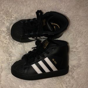 Toddler shoes size 6 perfect condition!